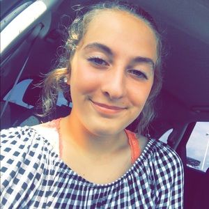 Meet your Posher, Caitlin